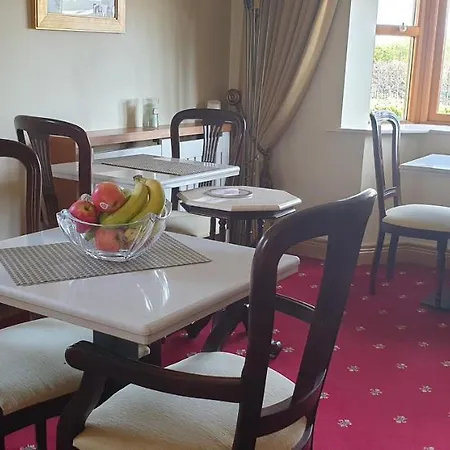 Knightsbrook 4* Trim