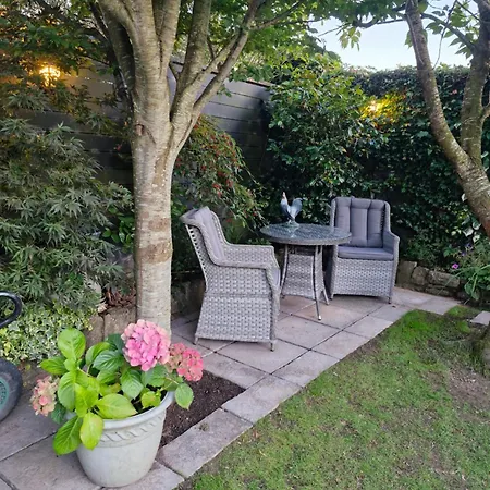 לינה וארוחת בוקר Knightsbrook